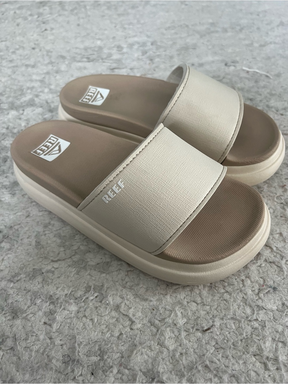 Reef platform Slide Sandals in Cream size 5
